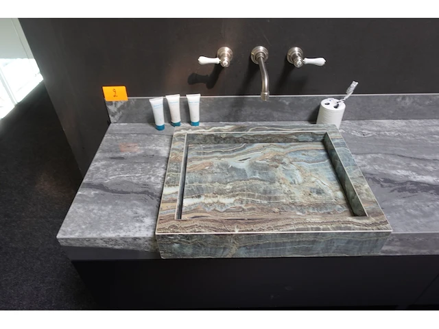Showroom badkamermeubel - afbeelding 3 van  6