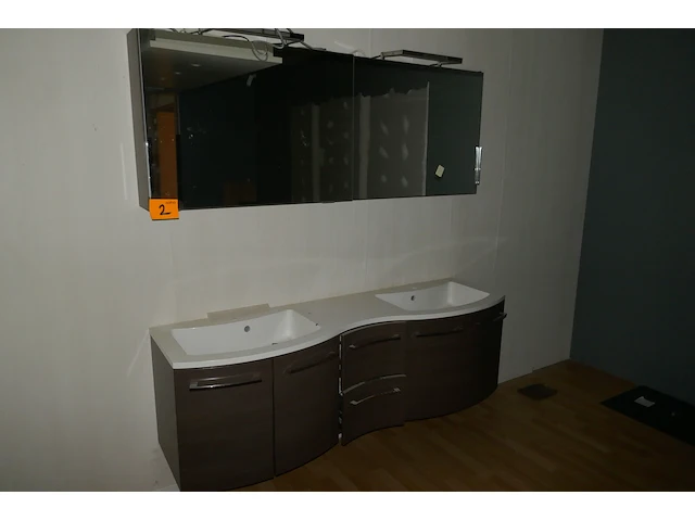 Showroom badkamermeubel - afbeelding 2 van  7