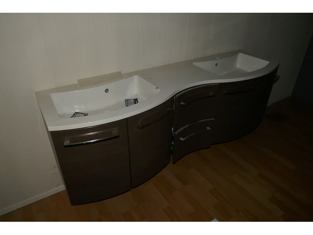 Showroom badkamermeubel - afbeelding 3 van  7
