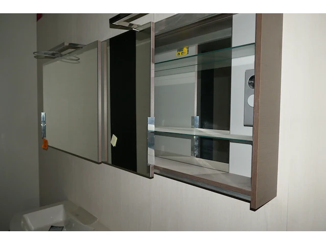 Showroom badkamermeubel - afbeelding 6 van  7