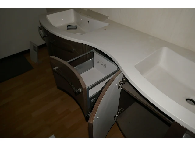 Showroom badkamermeubel - afbeelding 7 van  7