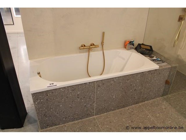 Showroom inbouwbad villeroy & boch afm 169x75cm - afbeelding 1 van  3