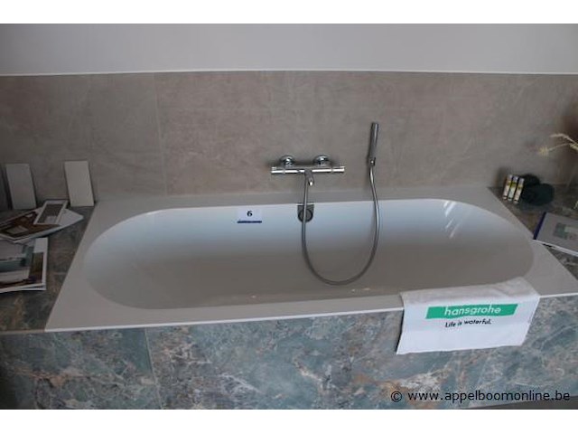 Showroom inbouwbad villeroy & boch afm 180x78cm - afbeelding 1 van  2