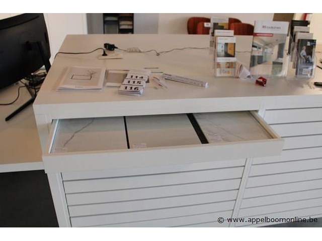 Showroom meubel - afbeelding 2 van  2