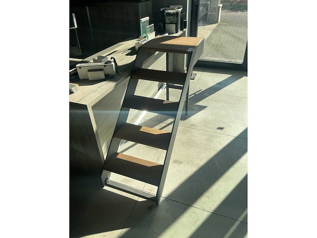 Showroom trap - afbeelding 1 van  1