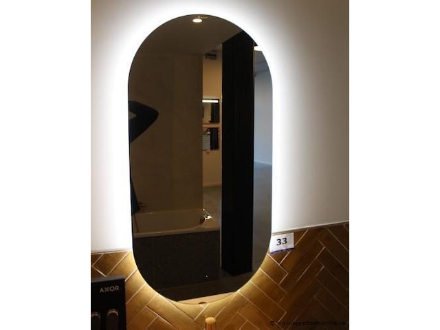 Showroom wandspiegel vv verlichting afm 100x50cm - afbeelding 1 van  1