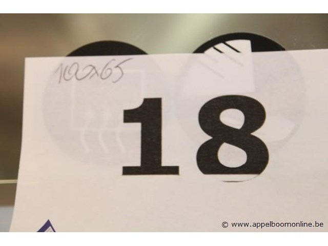 Showroom wandspiegel vv verlichting afm 100x65cm - afbeelding 2 van  2