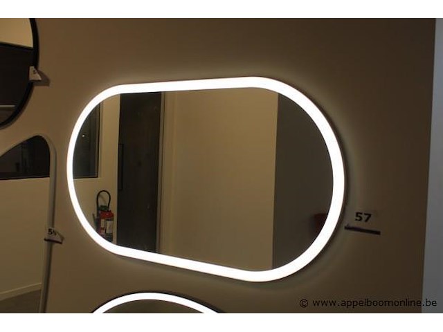 Showroom wandspiegel vv verlichting afm 120x65cm - afbeelding 1 van  1