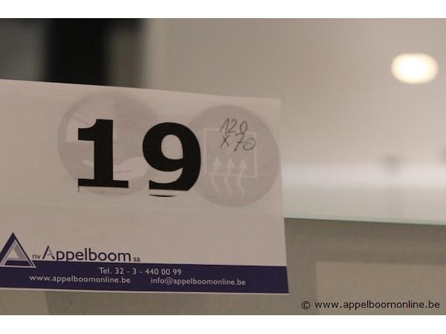 Showroom wandspiegel vv verlichting afm 120x70cm - afbeelding 2 van  2