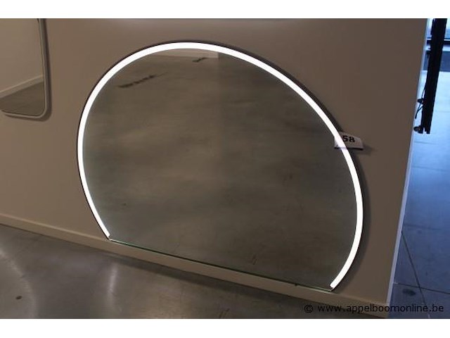 Showroom wandspiegel vv verlichting afm 135cm - afbeelding 1 van  1