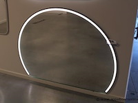 Showroom wandspiegel vv verlichting afm 135cm