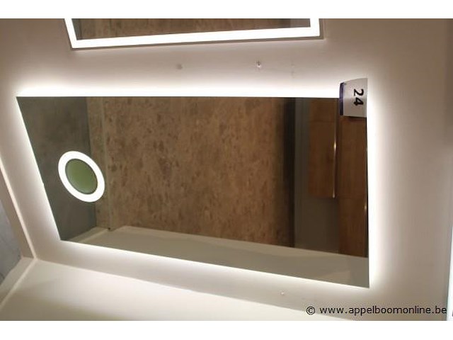 Showroom wandspiegel vv verlichting afm 60x120cm - afbeelding 1 van  2