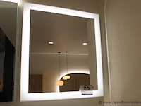 Showroom wandspiegel vv verlichting afm 65x60cm - afbeelding 1 van  2