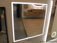 Showroom wandspiegel vv verlichting afm 80x80cm - afbeelding 1 van  2