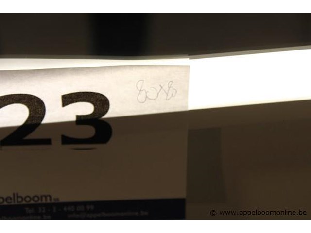 Showroom wandspiegel vv verlichting afm 80x80cm - afbeelding 2 van  2