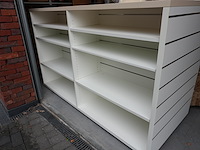 Showroomkast – gondola dubbel met slatwall zijpanelen | wit - afbeelding 1 van  1