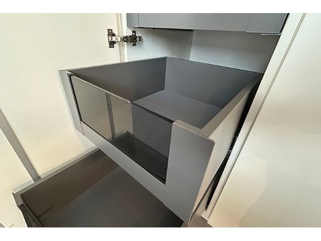 Showroomkeuken met eiland en toestellen - afbeelding 18 van  41