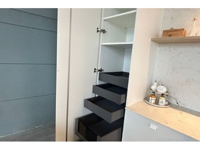 Showroomkeuken met eiland en toestellen - afbeelding 19 van  41