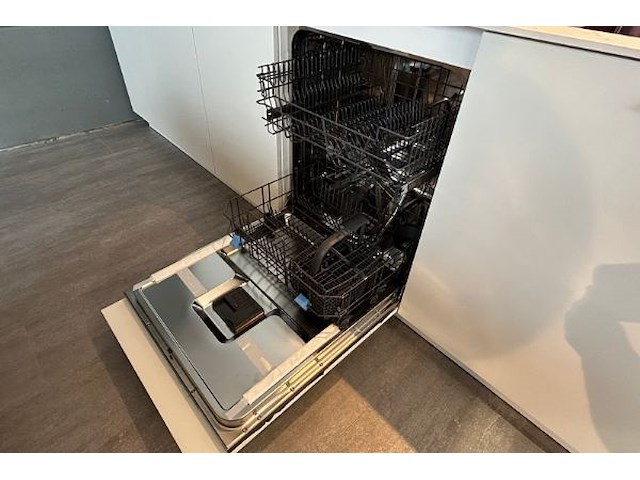 Showroomkeuken met eiland en toestellen - afbeelding 21 van  41