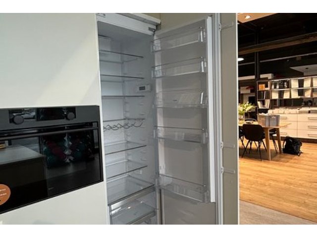 Showroomkeuken met eiland en toestellen - afbeelding 30 van  41