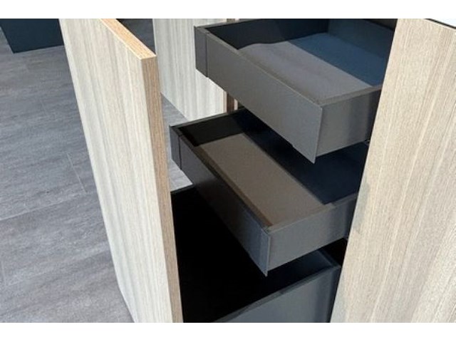 Showroomkeuken met eiland en toestellen - afbeelding 3 van  41