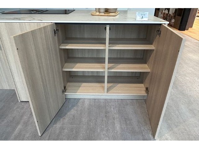 Showroomkeuken met eiland en toestellen - afbeelding 4 van  41