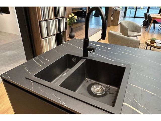 Showroomkeuken met eiland en toestellen - afbeelding 12 van  43