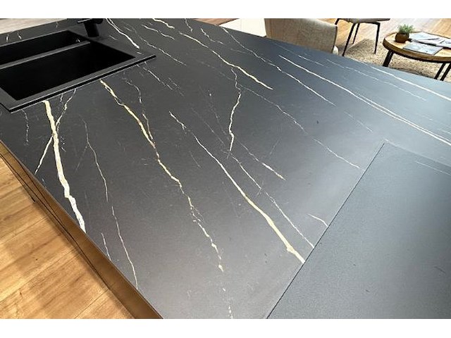 Showroomkeuken met eiland en toestellen - afbeelding 13 van  43