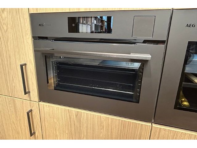 Showroomkeuken met eiland en toestellen - afbeelding 28 van  43