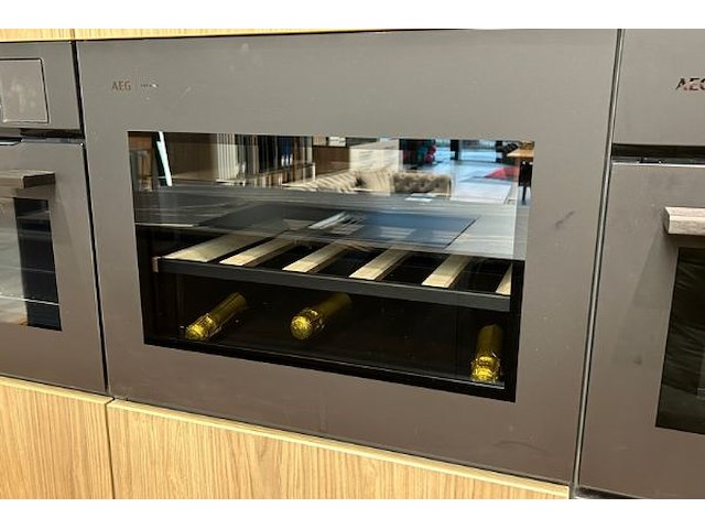 Showroomkeuken met eiland en toestellen - afbeelding 32 van  43