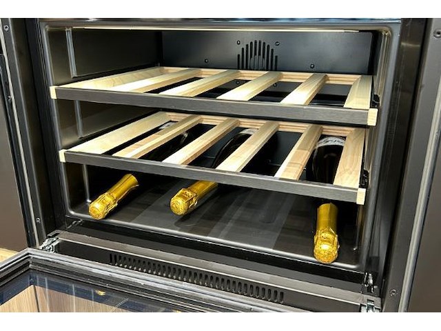 Showroomkeuken met eiland en toestellen - afbeelding 33 van  43