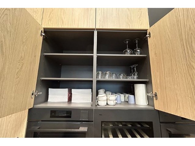 Showroomkeuken met eiland en toestellen - afbeelding 35 van  43