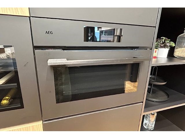 Showroomkeuken met eiland en toestellen - afbeelding 36 van  43