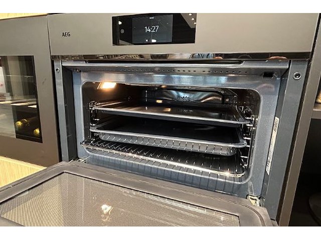 Showroomkeuken met eiland en toestellen - afbeelding 37 van  43