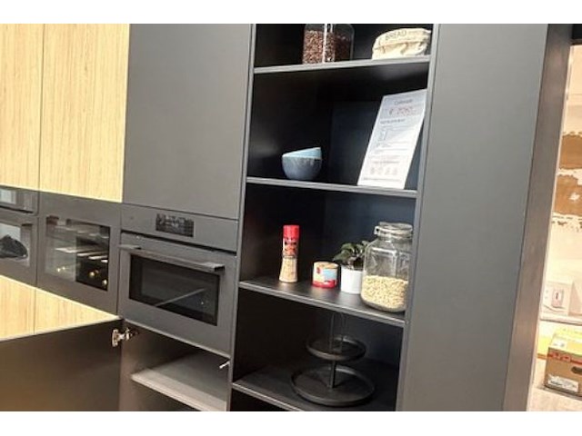 Showroomkeuken met eiland en toestellen - afbeelding 39 van  43