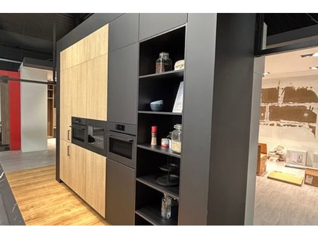 Showroomkeuken met eiland en toestellen - afbeelding 3 van  43