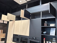 Showroomkeuken met eiland en toestellen - afbeelding 40 van  43