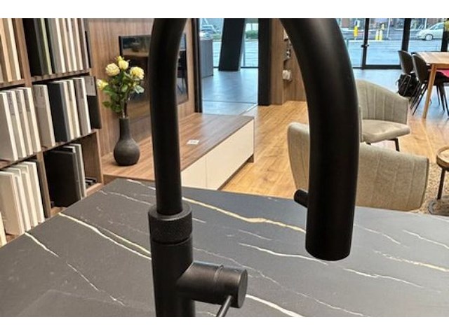 Showroomkeuken met eiland en toestellen - afbeelding 42 van  43