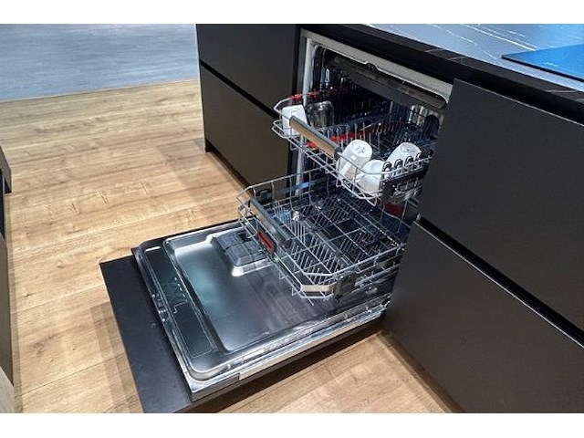 Showroomkeuken met eiland en toestellen - afbeelding 9 van  43