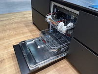 Showroomkeuken met eiland en toestellen - afbeelding 9 van  43