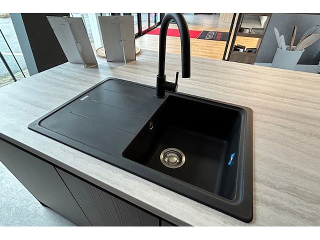 Showroomkeuken met eiland en toestellen - afbeelding 11 van  28