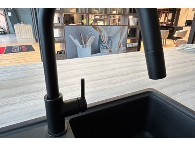 Showroomkeuken met eiland en toestellen - afbeelding 12 van  28