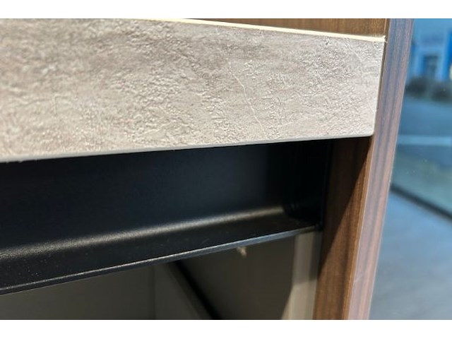 Showroomkeuken met eiland en toestellen - afbeelding 18 van  28