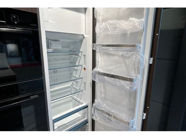 Showroomkeuken met eiland en toestellen - afbeelding 19 van  28