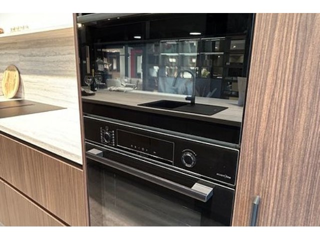 Showroomkeuken met eiland en toestellen - afbeelding 23 van  28