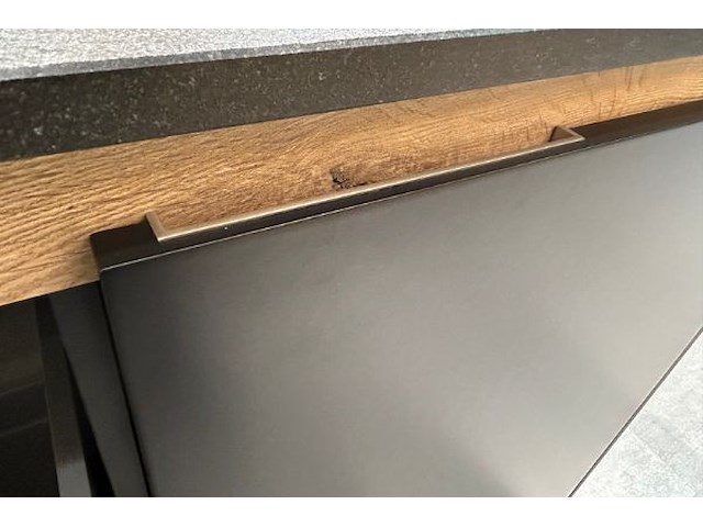 Showroomkeuken met eiland en toestellen - afbeelding 12 van  27