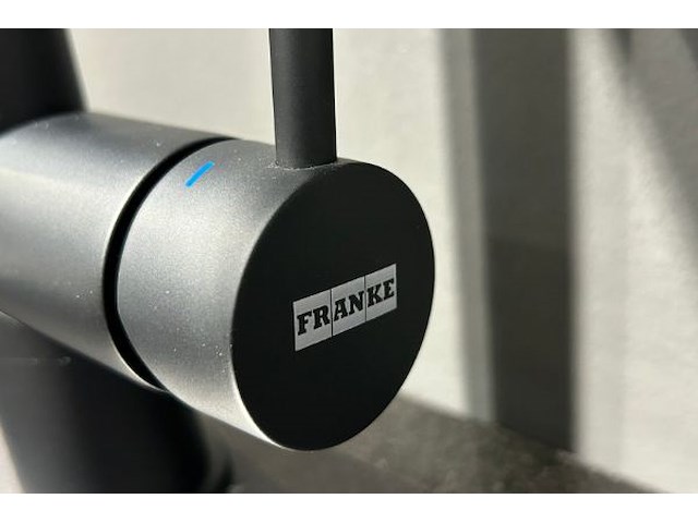 Showroomkeuken met eiland en toestellen - afbeelding 15 van  27