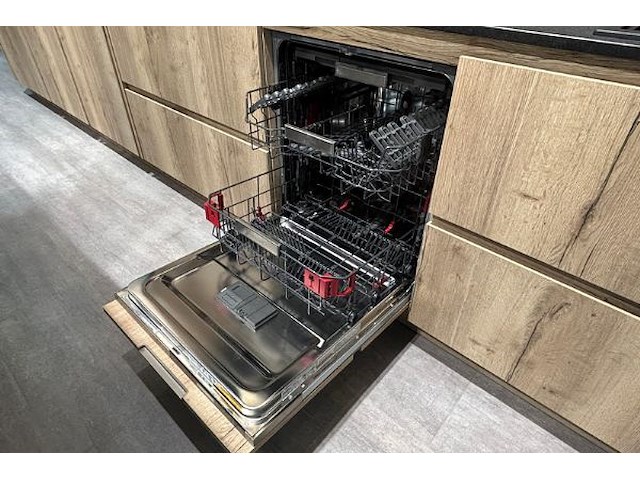 Showroomkeuken met eiland en toestellen - afbeelding 17 van  27