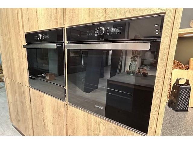 Showroomkeuken met eiland en toestellen - afbeelding 19 van  27