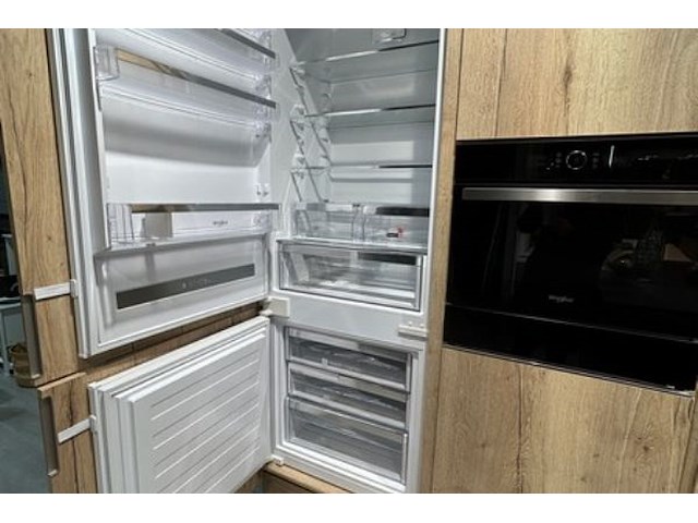 Showroomkeuken met eiland en toestellen - afbeelding 24 van  27